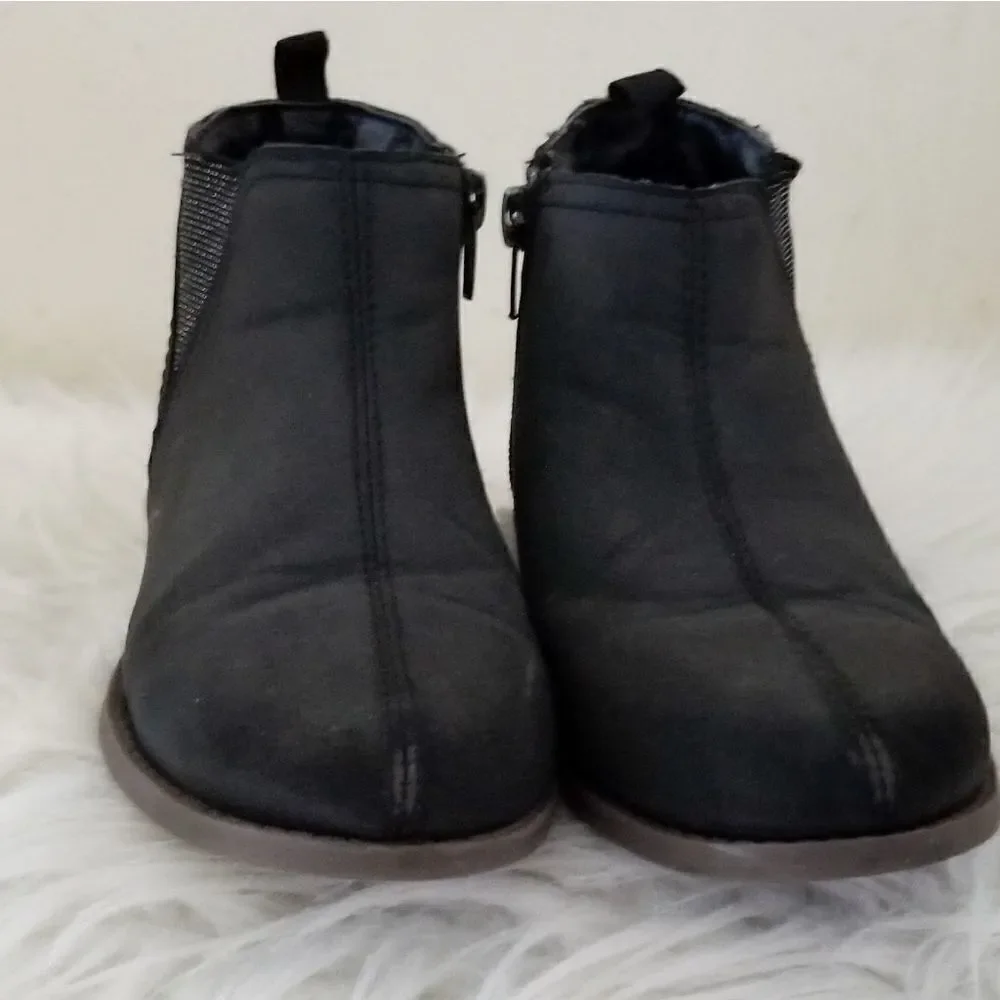 Carter's booties size 11 side zip color black